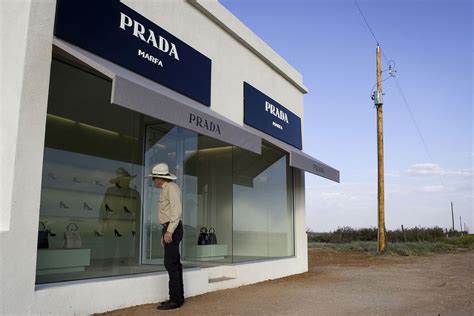 prada negozio deserto|Prada Marfa: la storia del misterioso store nel deserto.